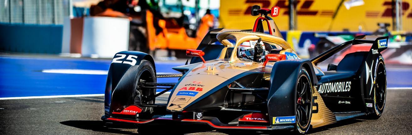 beeld Formule E TotalEnergies​racewagen van een race in Marrakesh
